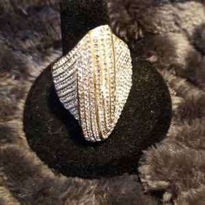 Glamorous dinner ring sz 9